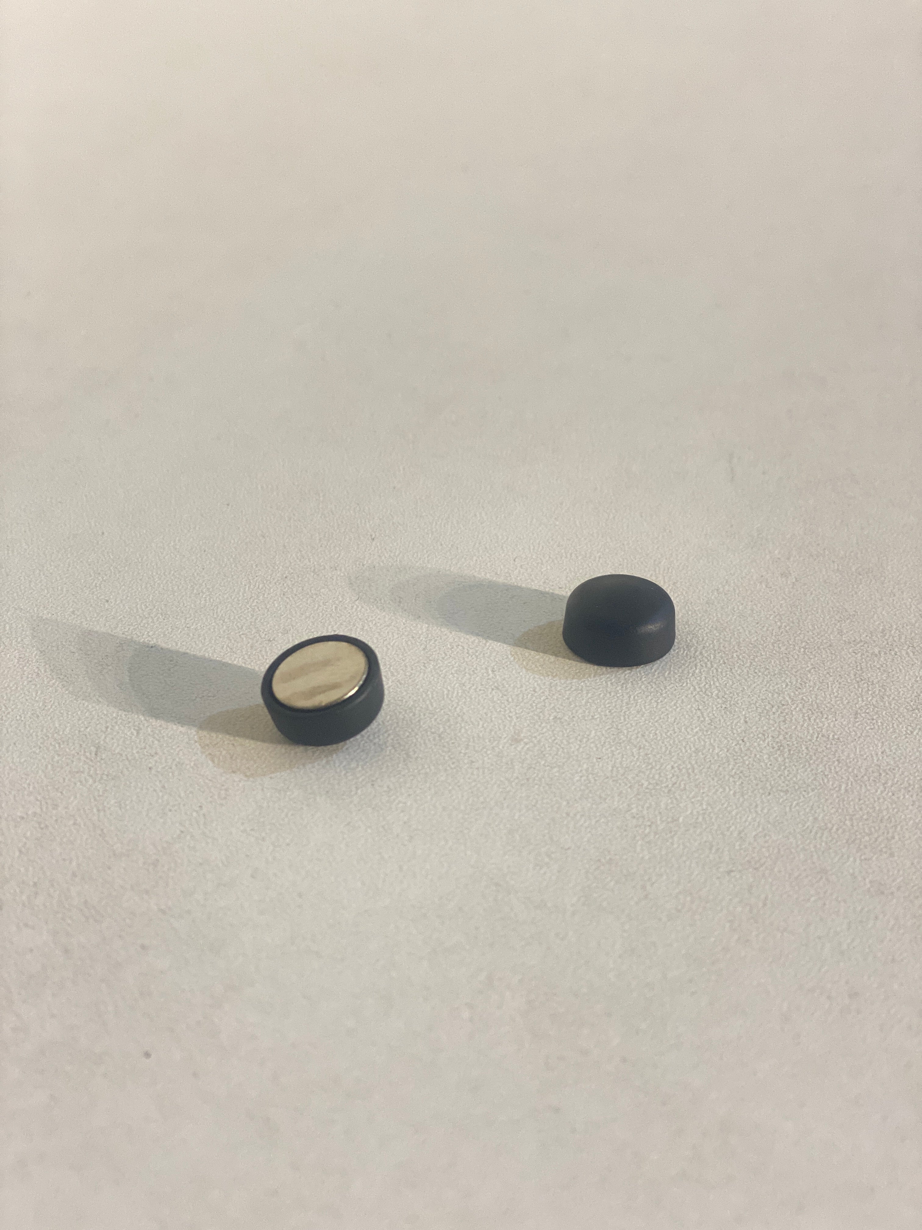 Magnetic pin - Matte Round