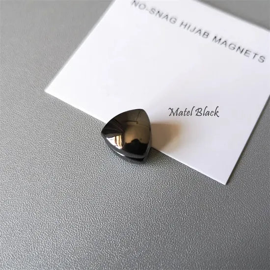 Magnetic pin - Metallic Triangular