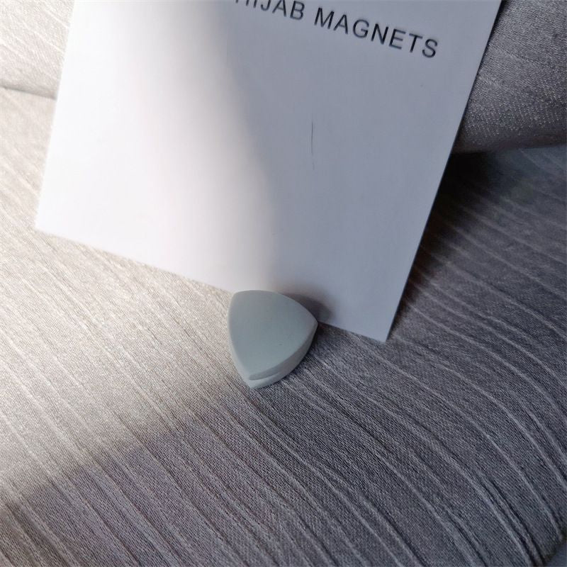 Magnetic pin - Matte Triangular