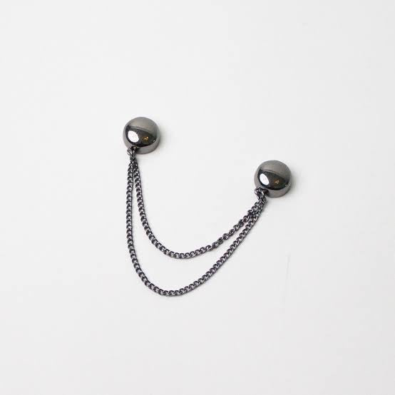 Magnetic Pin With Chain - Metallic Black